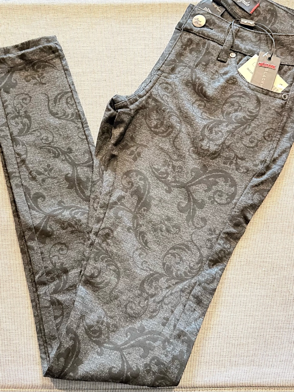 STORE CLOSEOUT SALE!!!

Dark Gray Paisley Women's Jeans